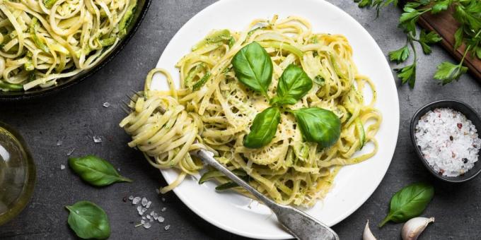 Pasta mit Zucchini und Käse