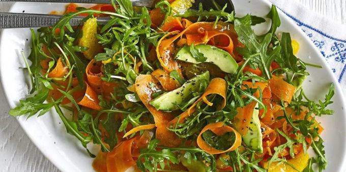 Rezepte: Salat mit Avocado, Karotten, Orangen und Rucola