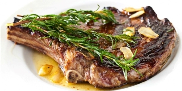Rezepte mit Knoblauch: Steak mit Knoblauch und Rosmarin