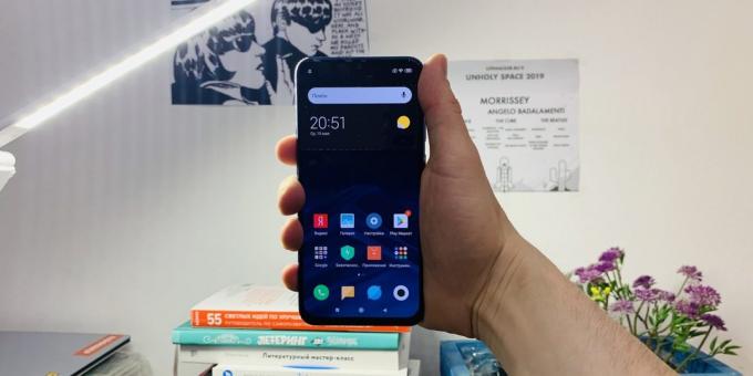 Xiaomi Mi 9 SE: In einer Hand