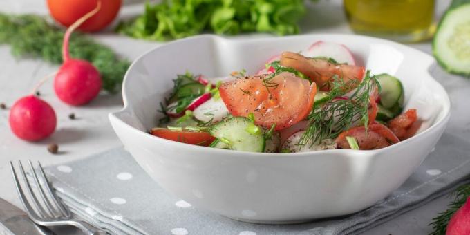 Salat mit Radieschen, Tomaten und Gurken
