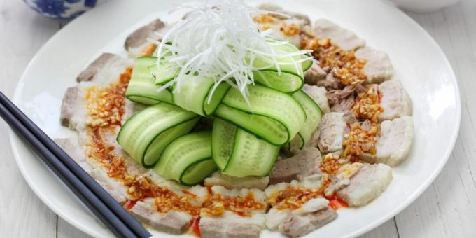 Chinesisches gekochtes Schweinefleisch mit Knoblauchsauce