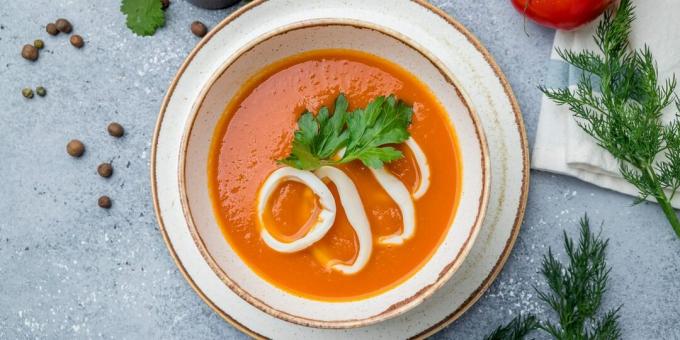 Tomatensuppe mit Tintenfisch