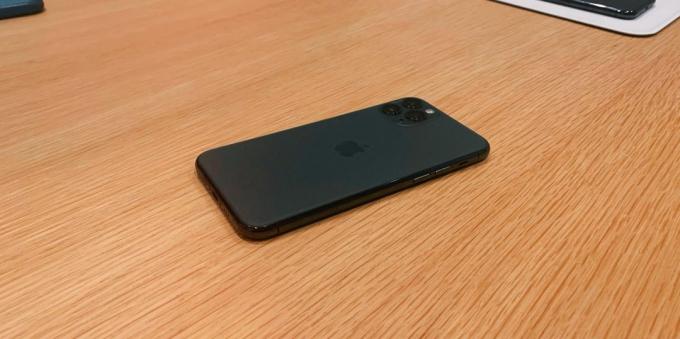 11 iPhone Pro: dunkelgrün
