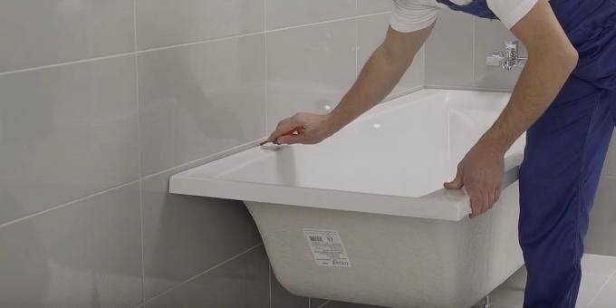 Installieren des Bades mit seinen Händen: Versuchen und ein Bad gesetzt