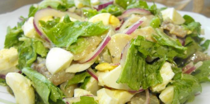 Rezepte für Salate ohne Mayonnaise: Salat mit Hering, Eiern und Zwiebeln