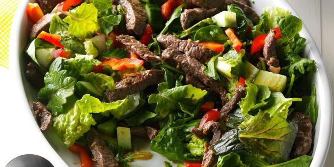 Rindfleischgerichte: Pikanter Salat mit Rindfleisch und Kräutern