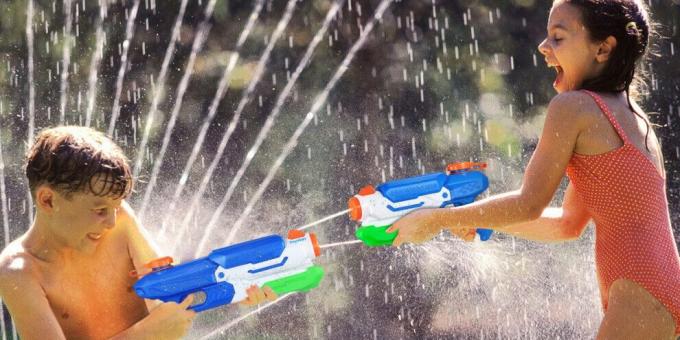 Kindergeburtstag: arrangieren, die Kämpfe mit Wasserpistolen