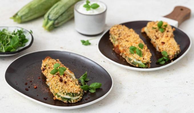 Knusprige Zucchini mit Käse im Ofen