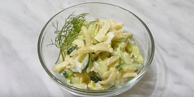 Gerichte aus einer Rübe: Salat mit Rüben, Gurken und Eiern