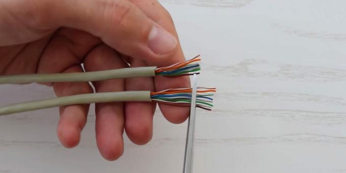 So crimpen Sie ein Twisted-Pair-Kabel: Richten Sie die Drähte aus und schneiden Sie sie ab