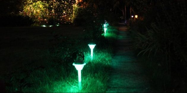 Garten Gehweg mit Lampen