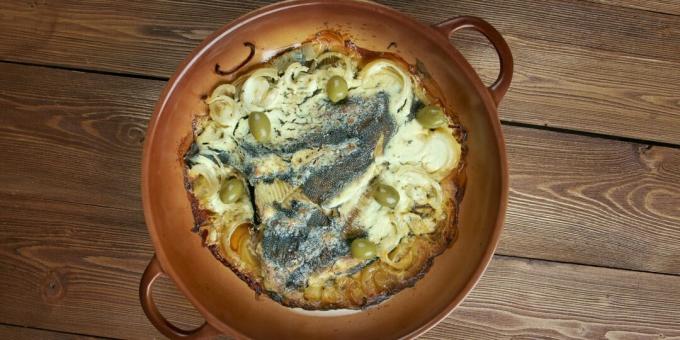 So kochen Sie Fisch im Ofen: Flunder mit Zwiebeln und Sauerrahm