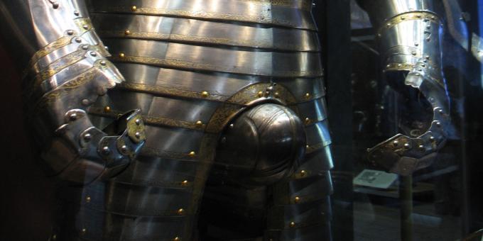 Ritter des Mittelalters trugen keine gepanzerten Manschetten, um ihre Genitalien zu schützen.