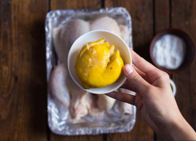 Wie das Huhn kochen: Zitrone für den Geschmack