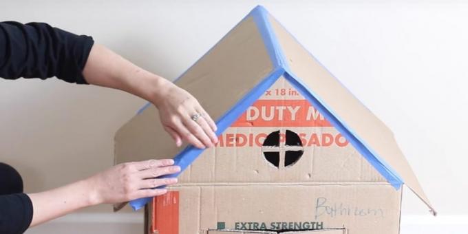 Kleines Haus für eine Katze mit seinen eigenen Händen: kleben Sie das Dach