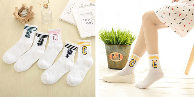 Schöne Socken mit Buchstaben