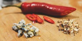 Cremige Kürbissuppe mit Blauschimmelkäse und Mandeln: Rezept