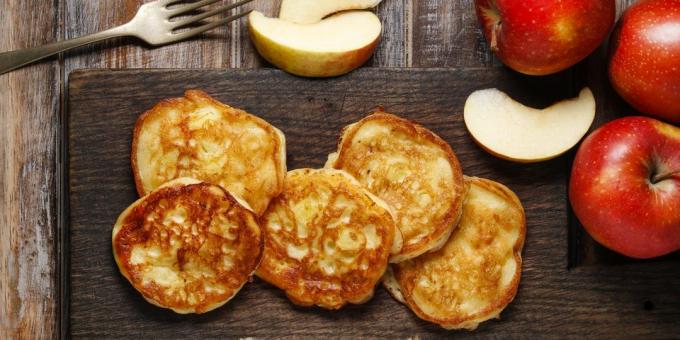 Pfannkuchen mit Äpfeln, Käse und Honig