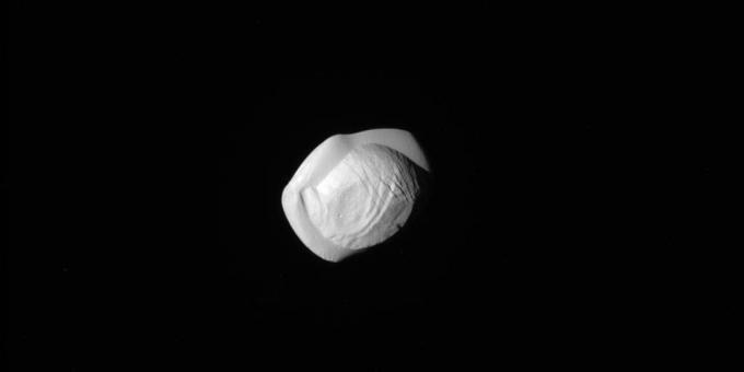 Foto Raum: Knödel auf dem Saturnumlaufbahn