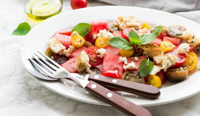Caprese-Salat mit Wassermelone