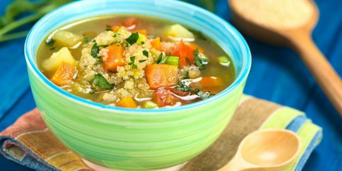 Suppe mit Quinoa und Gemüse