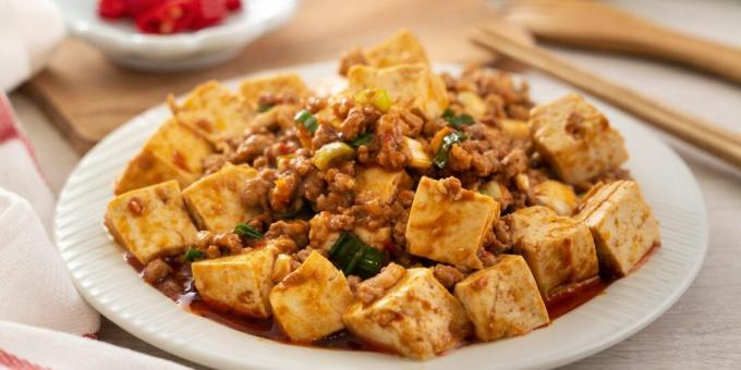 Gebratenes Hackfleisch mit Tofu