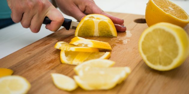 Kirschlimonade: Zitrone und Orangen waschen