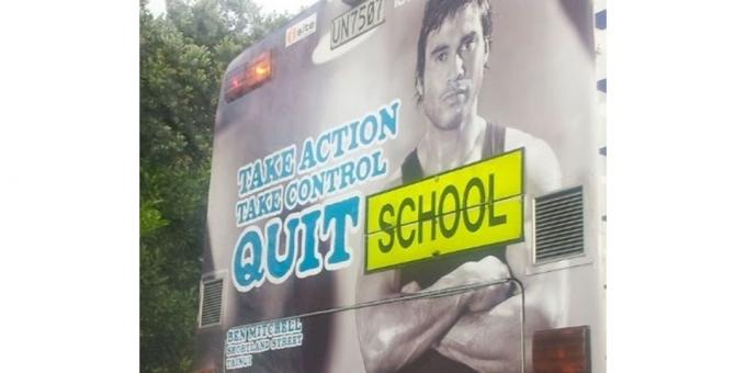 Inschrift auf einem Schulbus