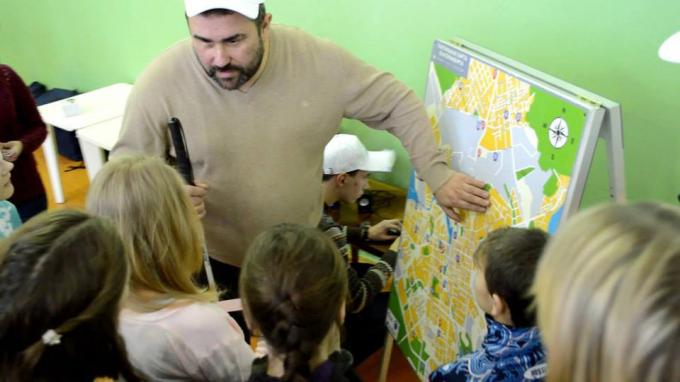 „White Cane“ hat eine taktile Karte von Jekaterinenburg entwickelt