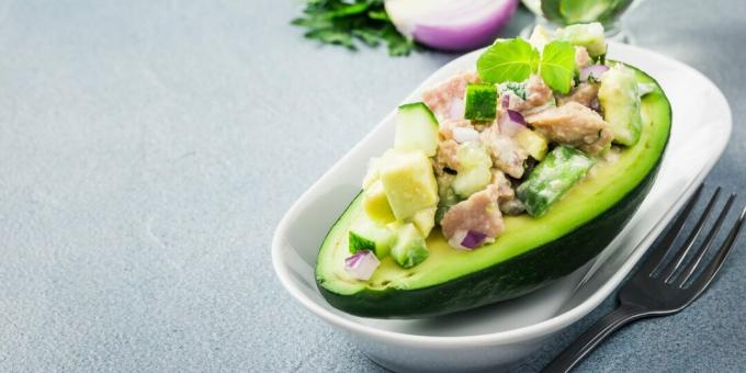 Salat mit Avocado und Thunfisch