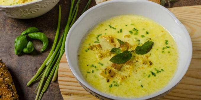 Zwiebelsuppe mit geschmolzenem Käse