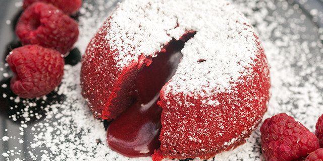 Rezepte für 14. Februar: Cake „Red Velvet“ mit einer flüssigen Füllung