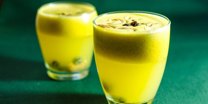 frische Säfte Rezepte: frisch gepresste Orangensaft und Ananas mit Ingwer