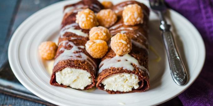 Schokoladenpfannkuchen mit Hüttenkäse und Kondensmilch