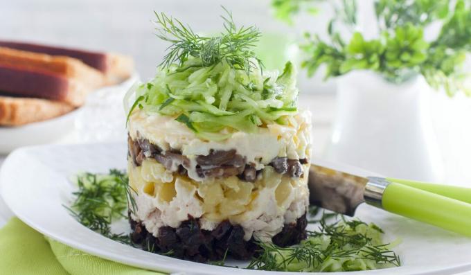 Hähnchensalat mit Champignons und Pflaumen