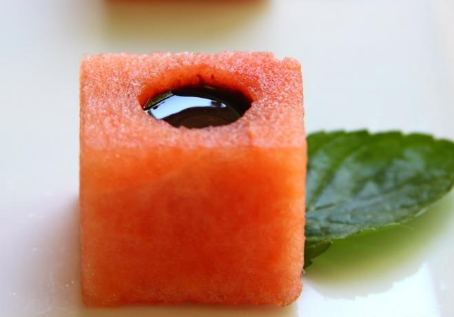 Gerichte aus Wassermelone: ​​appetayzer mit Balsamico-Glasur