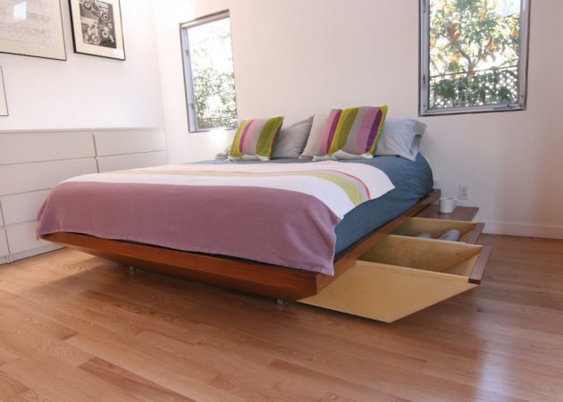 Kleines Schlafzimmer: Bett rechts