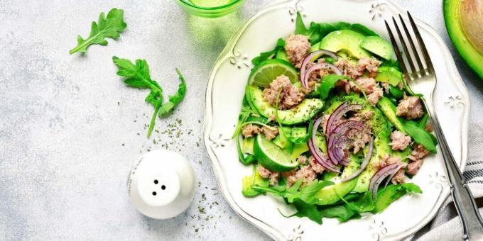 Salat mit Thunfisch, Avocado und Rucola