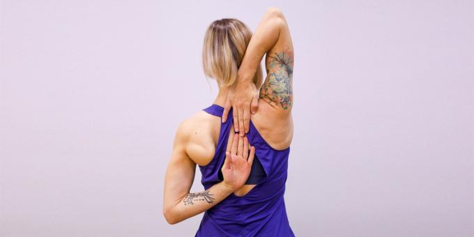 Flexibilität Übungen: Ausdehnen der Trizeps und Schultern