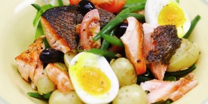 Salat „Nicoise“ mit Lachs