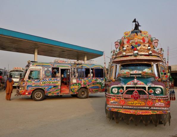 Bushaltestelle in Rawalpindi, Pakistan