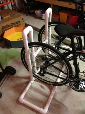 Wo und wie ein Fahrrad speichern: 5 einfache DIY-Lösungen