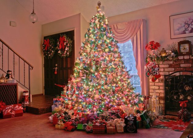 Dekorieren des Weihnachtsbaums: Wie installieren