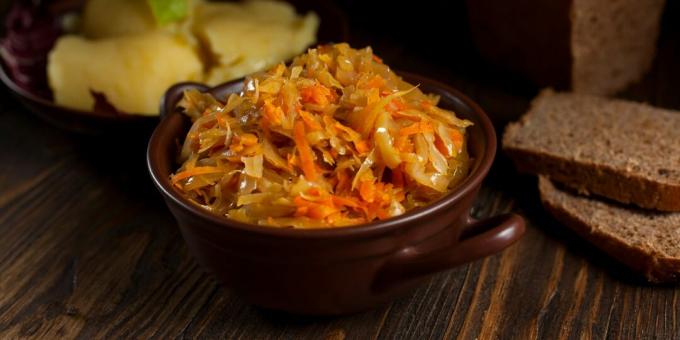 Pasteten mit Kohl und Karotten füllen: ein einfaches Rezept