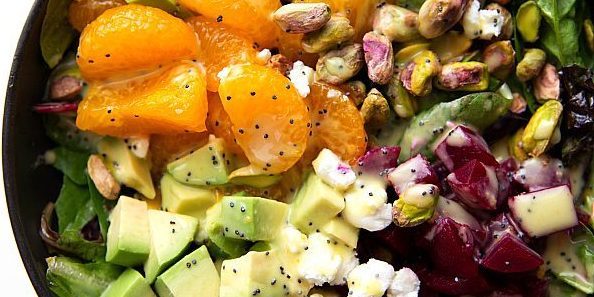 Salat mit Käse, Tangerinen und Rüben