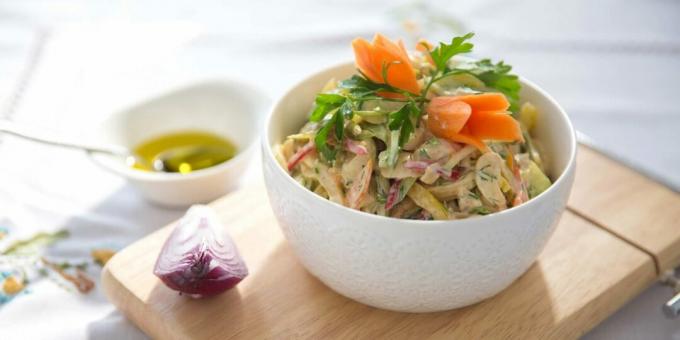 Salat mit Champignons, Schinken und Pfeffer