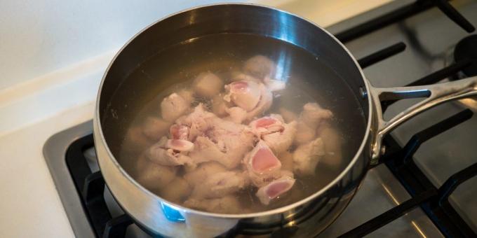 Quiche mit Huhn und Pilze: kochen die Filets