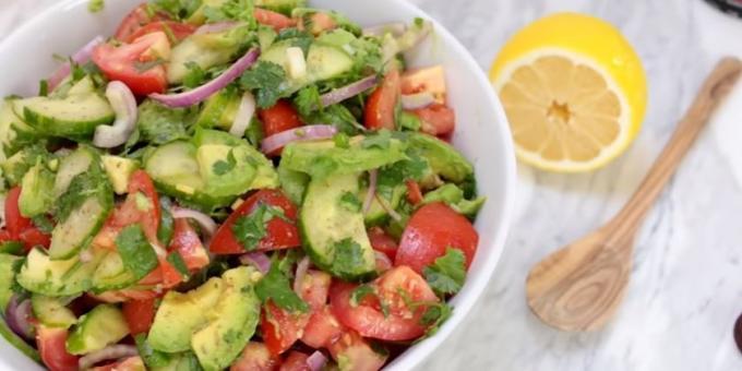 Rezepte: Salat mit Avocado, Tomaten und Gurken