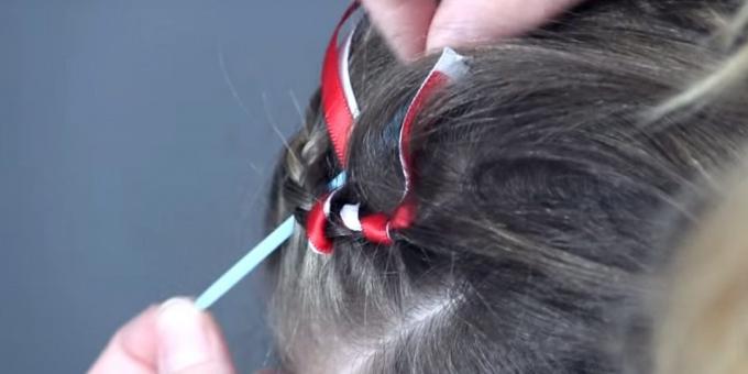 Neue Frisuren für Mädchen: Starten Sie den Zopf Bänder Spitze